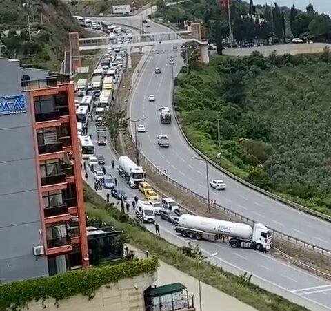 Bursa’nın Gemlik ilçesinde kontrolden çıkan otogaz yüklü tanker orta refüje