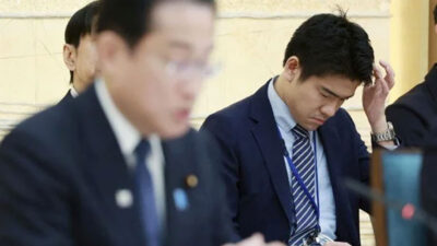 Japonya’da parti skandalı: Başbakan oğlunu kovuyor