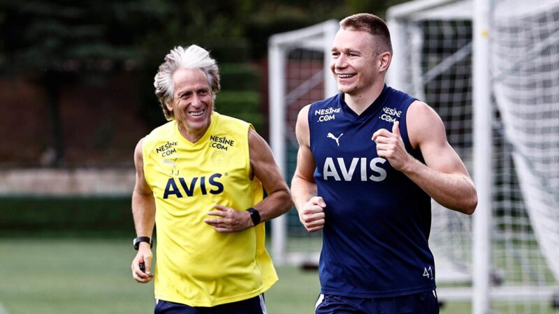 Jesus’un değişmezi: 31 maçın 29’unda forma giydi Attila Szalai, bu sezon Jorge Jesus’un değişmezlerinden oldu. 25 yaşındaki