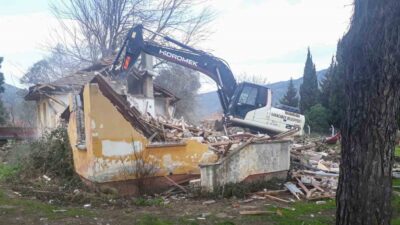 Bursa’nın bu ilçesindeki metruk binalar yıkılıyor!