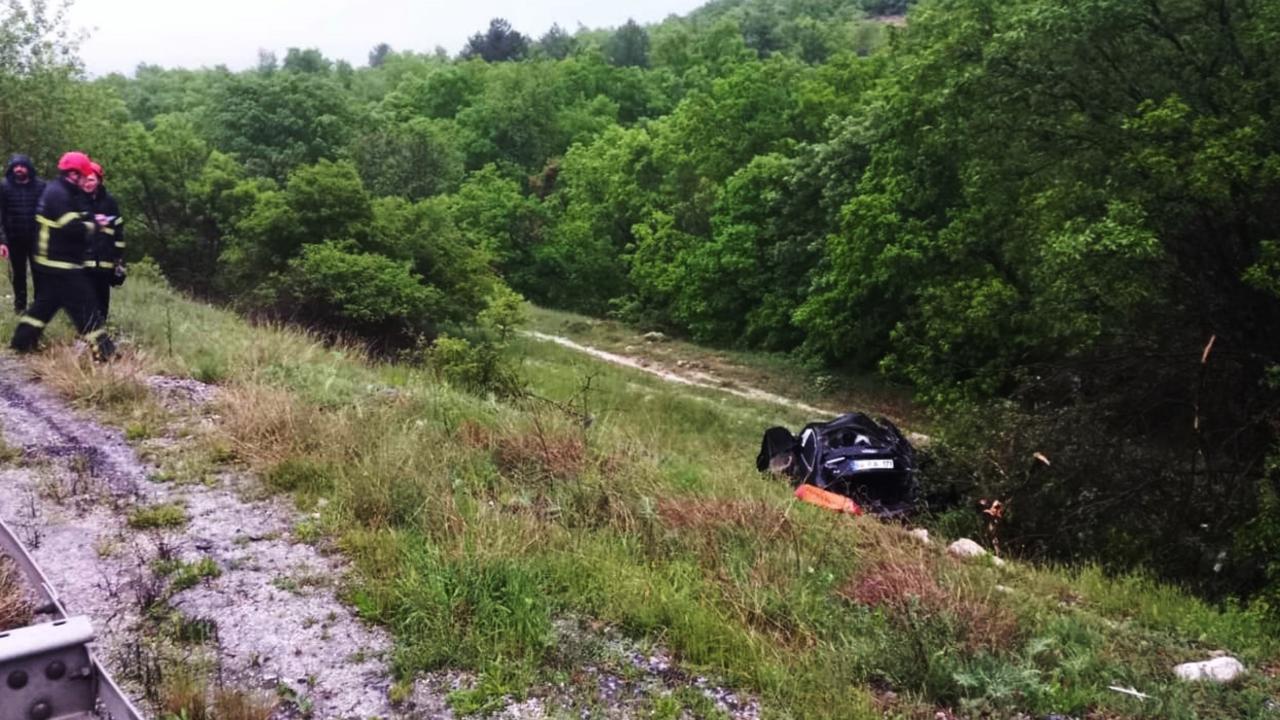 Otomobil şarampole devrildi: 1 ölü, 5 yaralı