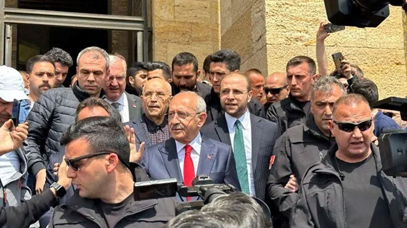 Kılıçdaroğlu’ndan Anıtkabir’e ziyaret Millet İttifakı’nın 13. Cumhurbaşkanı Adayı ve Cumhuriyet Halk Partisi (CHP)