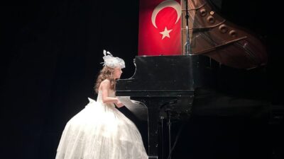 Nilüfer Belediyesi’nin düzenlediği Müzik Eğitim Çalışmaları’na katılan öğrenciler 9 aylık