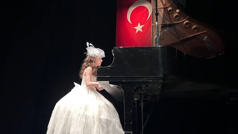 Nilüfer’de öğrencilerden muhteşem konser Nilüfer Belediyesi’nin düzenlediği Müzik Eğitim Çalışmaları’na katılan öğrenciler 9 aylık