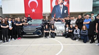 Bursa’da öğrenciler Togg’a hayran kaldı