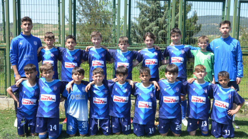 Ovaakçaspor’dan ‘Vefa’ kupası Ovaakçaspor'un 2020'de hayatını kaybeden Osmangazi ve Büyükşehir Belediye Meclis Üyesi