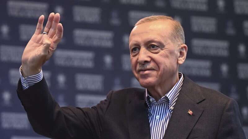 Cumhurbaşkanı Erdoğan’dan ‘kararsızları ikna edin’ çağrısı Seçim çalışmalarına devam eden Cumhurbaşkanı Recep Tayyip Erdoğan, Pazar günü