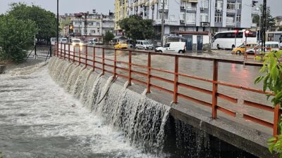 Bahar yağmuru yıktı geçti! Ağaçlar söküldü, dereler taştı