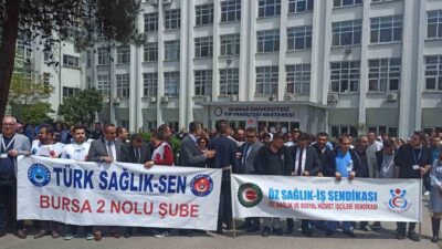Bursa’da sağlık çalışanları Prof. Dr. Biçer’e saldırıyı kınadı