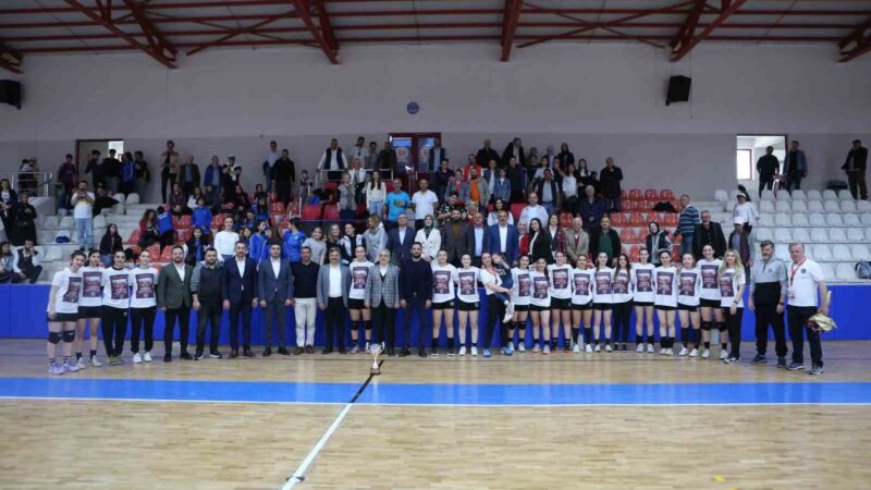 Kırşehir’de Genç Kadınlar Hentbol Türkiye şampiyonu olan Bursa Büyükşehir Belediyesporlu