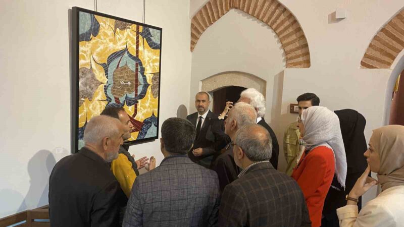 Sanatseverler, Tezhip Sergisi’nde buluştu Bursa Büyükşehir Belediyesi Müzeler Şube Müdürlüğü ile Sencide Tezhip Atölyesi