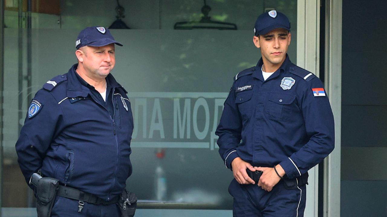 Sırbistan genelindeki 1800 okulda 2’şer polis görevlendirildi