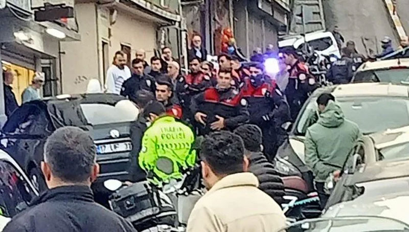 Polisten kaçan araç yayalara çarptı: 1’i ağır 3 yaralı