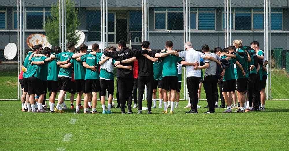 Bursaspor, Özlüce’de kampa girdi Bursaspor, Özlüce’de kampa girdi