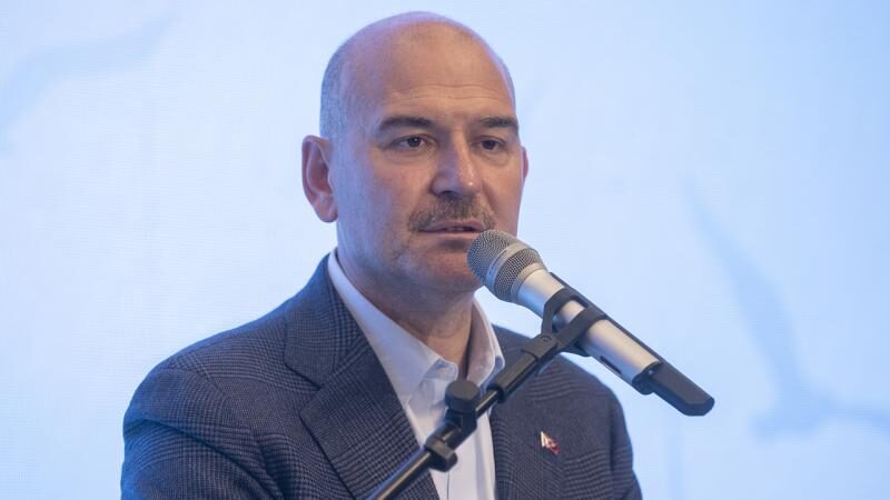 Bakan Soylu’dan 6’lı masaya eleştiri: ‘Beş yüzlü siyaset ortaya koyuyorlar’ İçişleri Bakanı Süleyman Soylu, çalışmalarını İstanbul Gaziosmanpaşa'da sürdürdü. Soylu, 6'lı