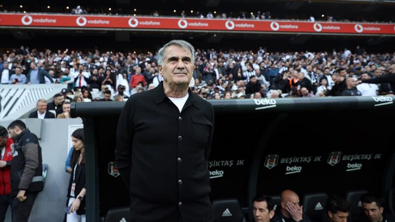 Spor Toto Süper Lig'in 32. haftasında oynanan derbide lider Galatasaray'ı