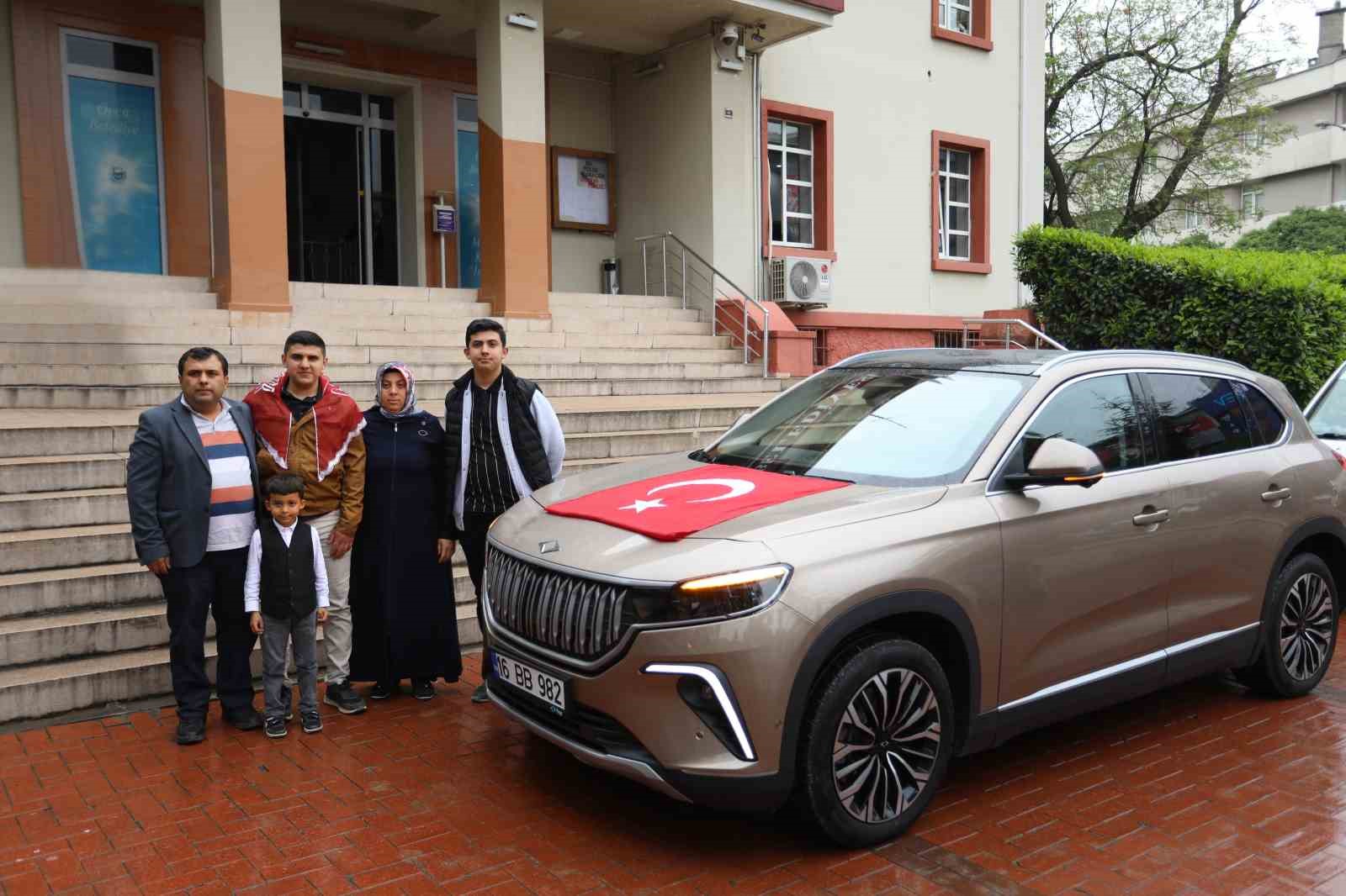 Togg, asker uğurlamasında konvoy başı oldu Togg, asker uğurlamasında konvoy başı oldu