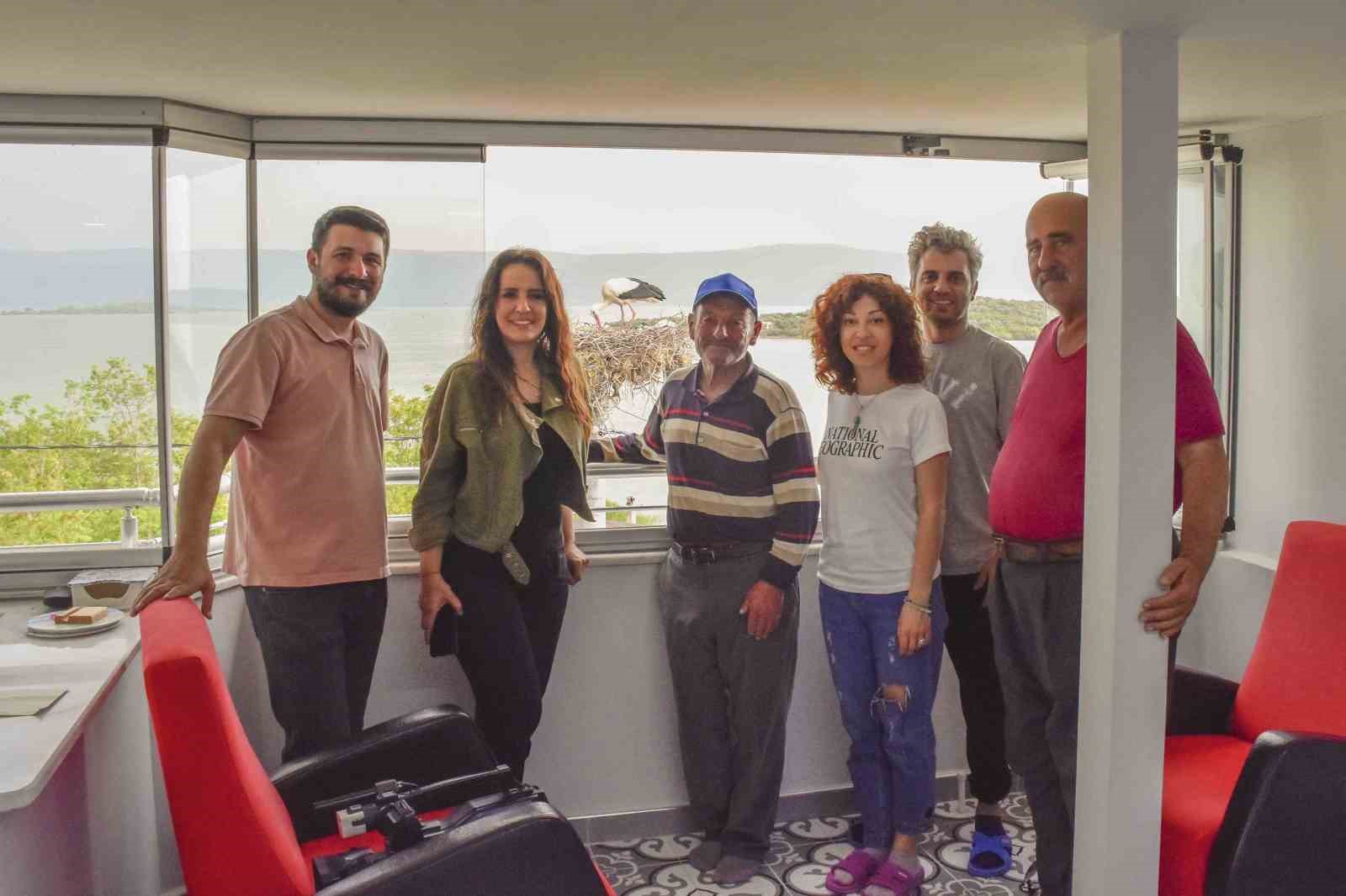 Yaren Leylek, yeni yuvasında dostu Adem Amca’ya komşu oldu Yaren Leylek, yeni yuvasında dostu Adem Amca’ya komşu oldu