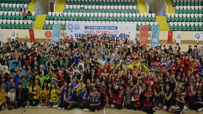 Yıldırım’da Gençlik Oyunları’nda görkemli final Yıldırım Belediyesi Okul Sporları Gençlik Oyunlarında, 2 bin 786 öğrenci
