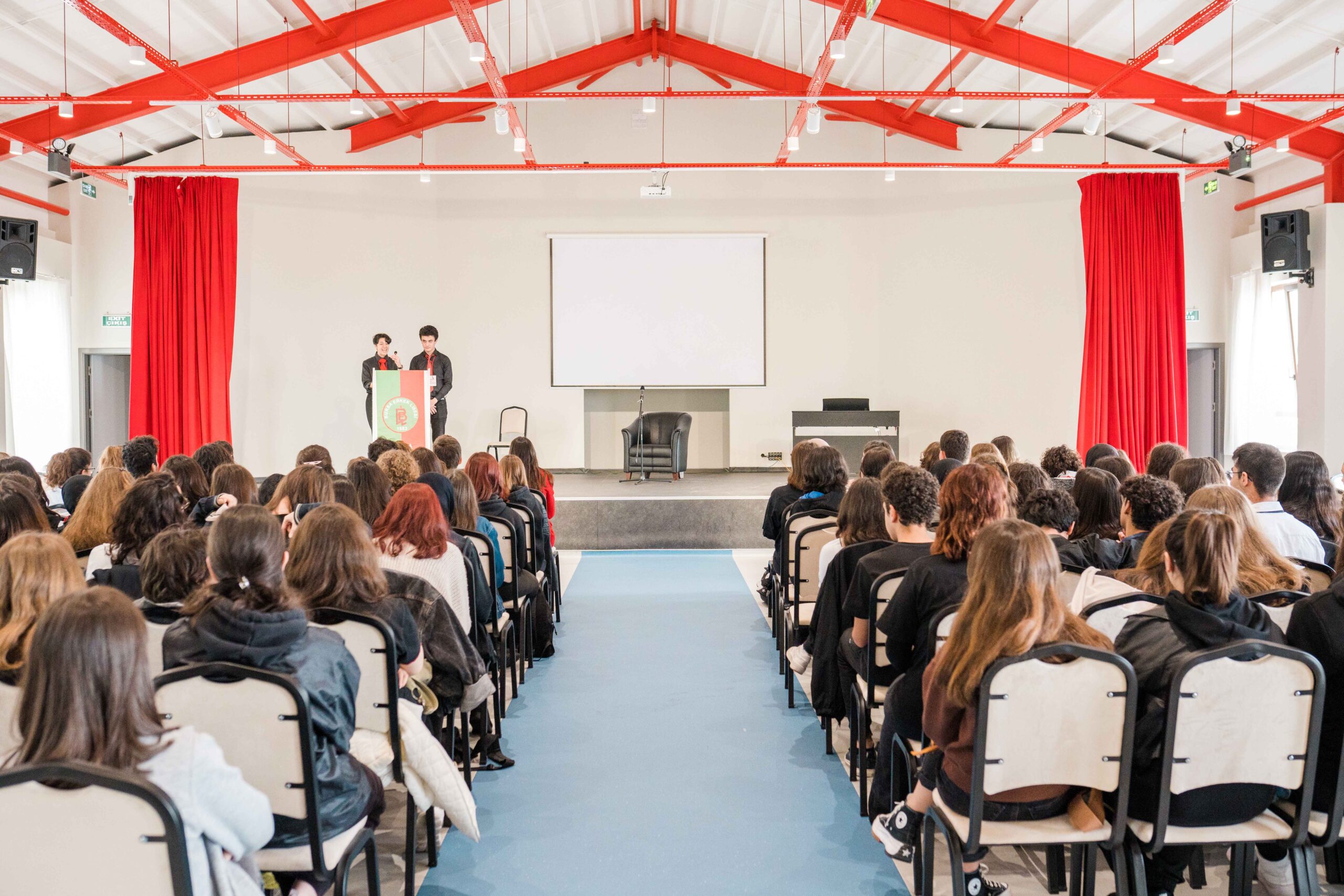 ‘Önce İnsan’ projesiyle gençlik haklarına dikkat çekildi