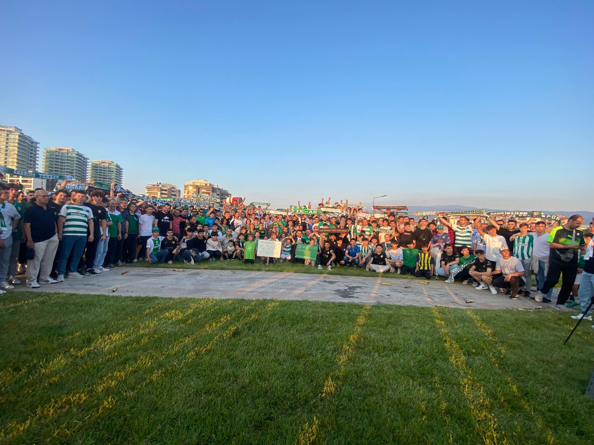 Bursaspor taraftarı tek ses oldu! Bursaspor taraftarı tek ses oldu!