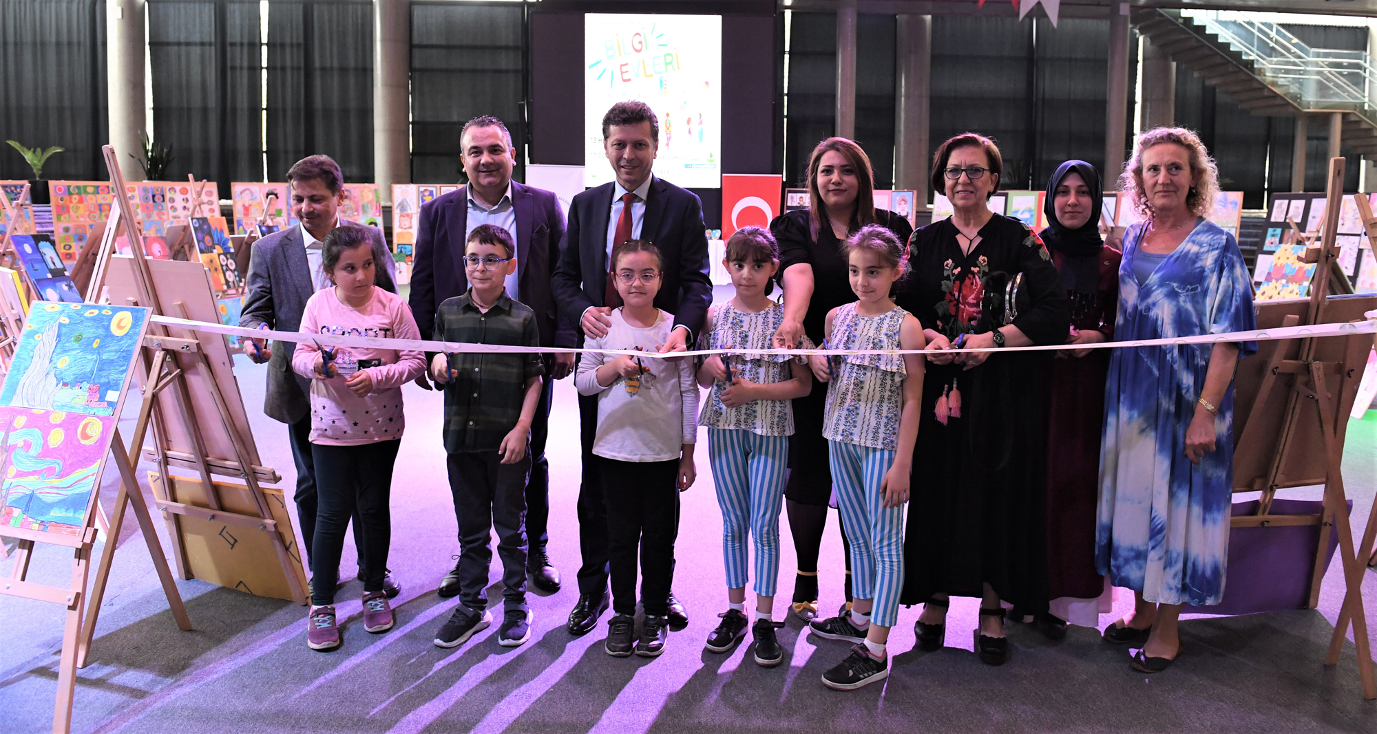 Minik ressamlar yaptıkları resimlerle hayran bıraktı 4 1 8
