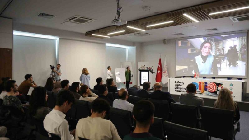 2. Genç Dijital Girişimcilik Akademisi mezunlarını verdi Gürsu Belediyesi Kollektif Kariyer Merkezi’nin 2. Genç Dijital Girişimcilik Akademisi,