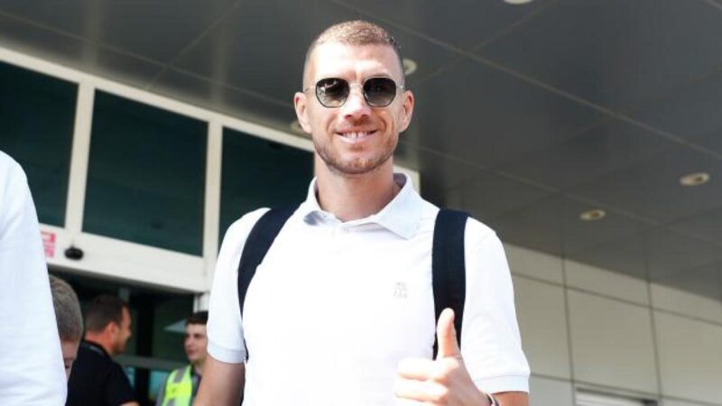 Edin Dzeko İstanbul’da Fenerbahçe'nin transferi için görüşmelere başlandığını duyurduğu Bosna Hersekli futbolcu Edin