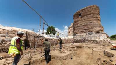 İznik surlarında ‘mezarlık’ gizemi