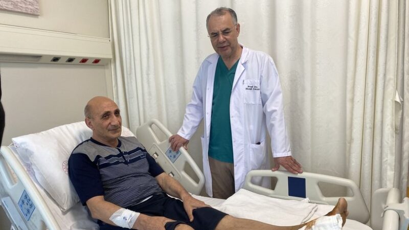Leke sökücü kullanırken dikkat! Ayağından oluyordu Yerleri temizlemek için kullandığı leke sökücüyü ayağına döken ancak fark
