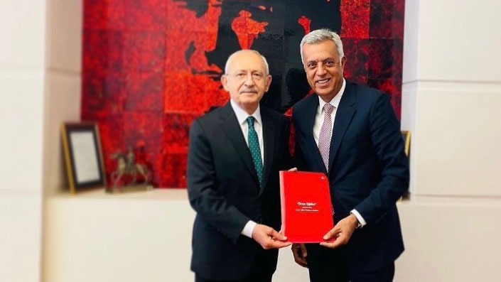 Bursalı eğitimciye CHP Genel Merkezi'nde önemli görev! 3 4. YAZI İÇİN CHP GENEL BAŞKANI KEMAL KILIÇDAROĞLU VE MEHMET YILDIZ 1