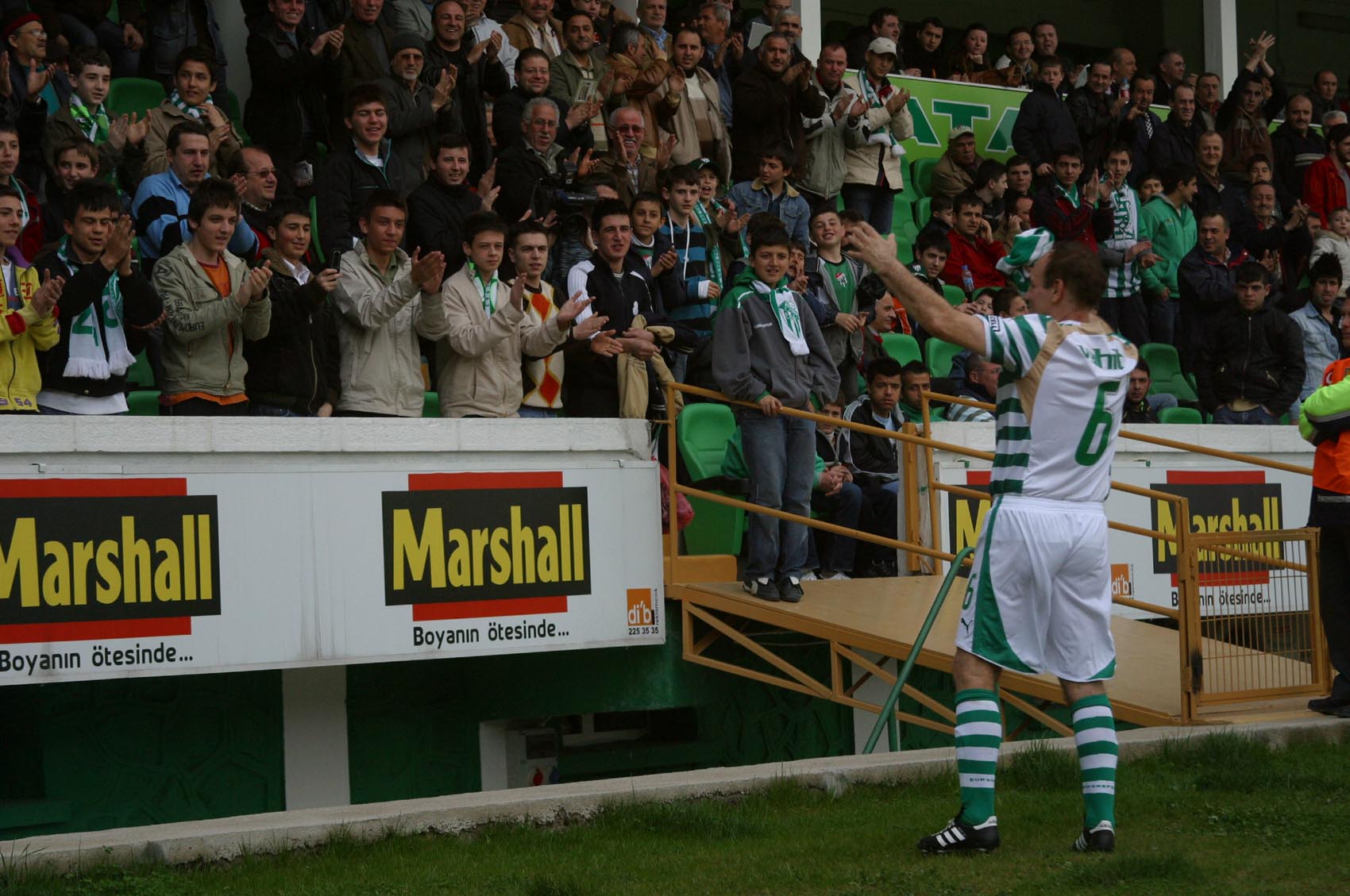 Bursaspor’dan bir yıldız daha kaydı! Güle güle Vahit Doğan… Bursaspor’dan bir yıldız daha kaydı! Güle güle Vahit Doğan…