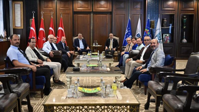 TÜRFAD Bursa Şubesi yönetiminden Başkan Alinur Aktaş’a ziyaret TÜRFAD Bursa Şubesi Başkanı Ümit Akkuş ve yönetim kurulu üyeleri,