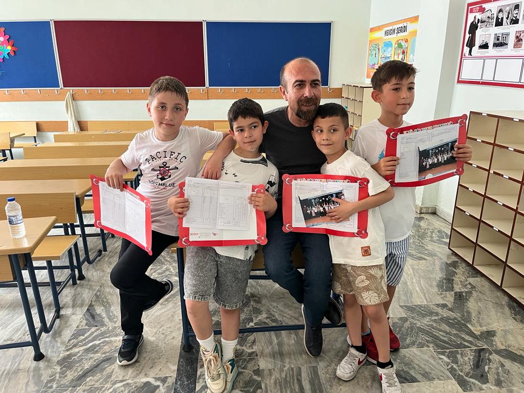 Turgay Ciner İlkokulu’nda karne heyecanı! - Olay Gazetesi Bursa