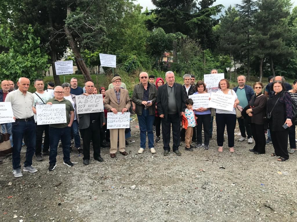 Bursa’da evleri kentsel dönüşüm için yıkıldı, boş araziye bakıp bekliyorlar