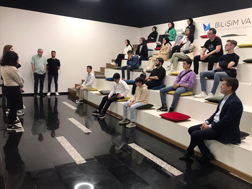 İnegöllü gençler Bilişim Vadisini keşfediyor İnegöllü gençler Bilişim Vadisini keşfediyor