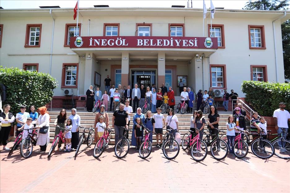 İnegöl’de kitap kampanyasında bisikletler sahiplerini buldu İnegöl’de kitap kampanyasında bisikletler sahiplerini buldu