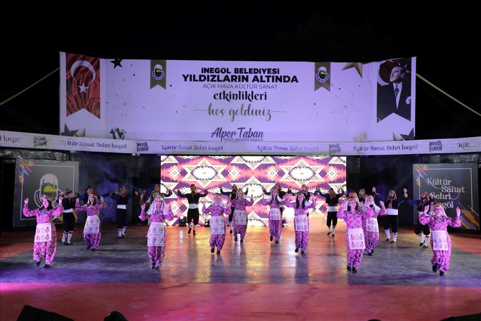 İnegöl Belediyesi Halk Dansları Topluluğundan muhteşem gece 1 6997 inegol belediyesi halk danslari toplulugundan muhtesem gece 7e35fc7f 3a72 4765 babd aa2f006bfe51