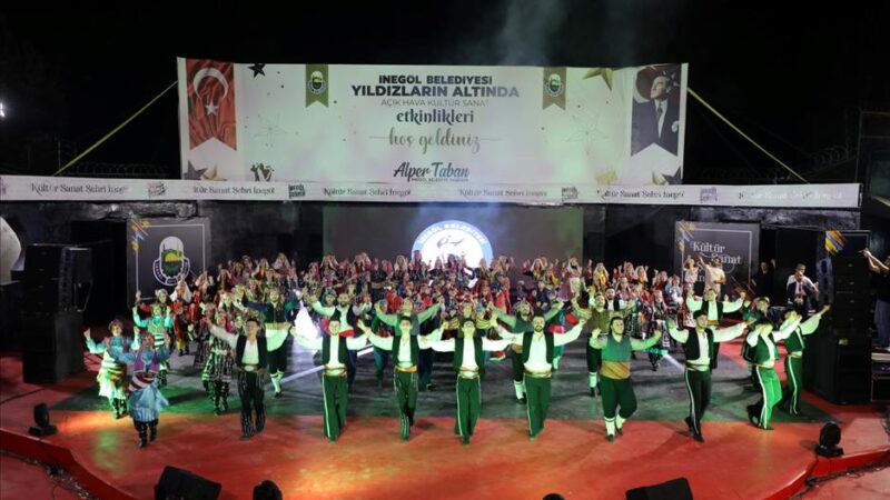İnegöl Belediyesi Halk Dansları Topluluğundan muhteşem gece İnegöl Belediyesi Halk Dansları Topluluğu, yaz aylarının ilk açık hava