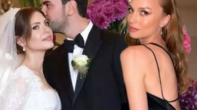 Nilperi Şahinkaya düğün kıyafetini Cumhuriyet altınına benzetti