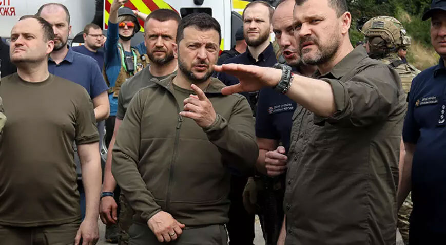 Zelenskiy’den hidroelektrik santralinin vurulduğu Herson’a ziyaret