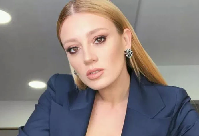 Lüks evi gündem olmuştu! Bikinili pozlarını peş peşe paylaştı