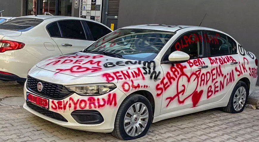 Saplantılı aşk kabusu! Arabanın halini görünce şoke oldu