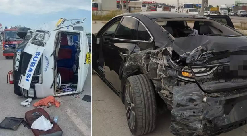 Otomobille çarpışan minibüs devrildi: 9 yaralı