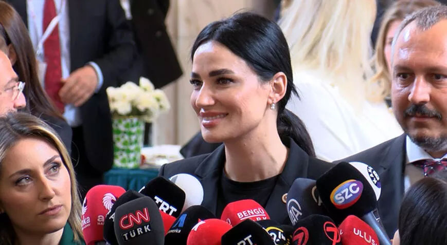 Eski Türkiye güzeli milletvekilliği kaydını yaptırdı