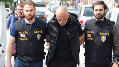 Evine gittiği arkadaşını dövüp, başına sert bir cisimle vurarak öldürdü