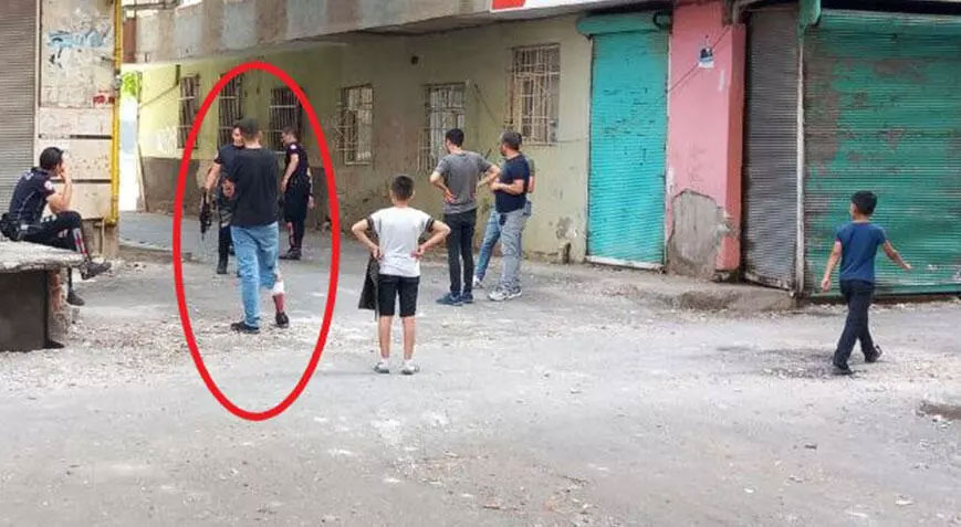 Sokakta kurcaladığı tabanca ateş aldı! Sokakta kurcaladığı tabanca ateş aldı!