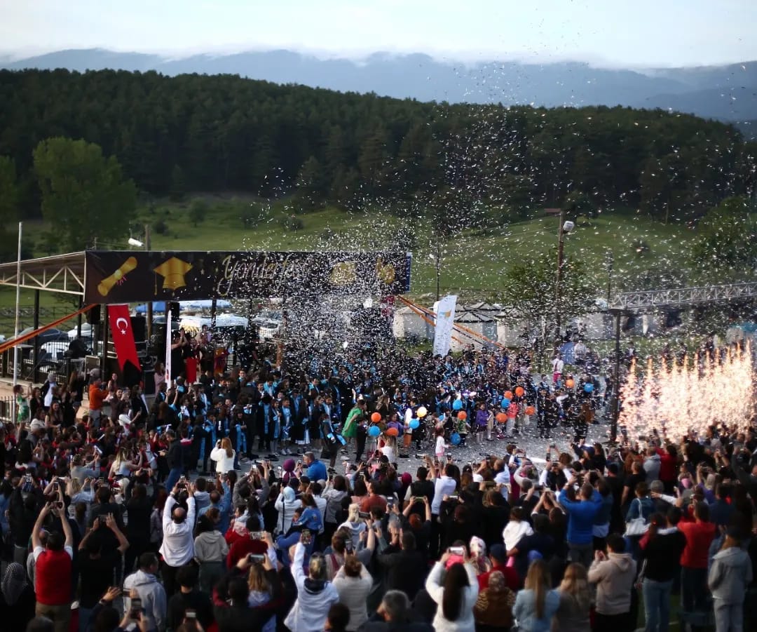 Bursa Yönder Okulları’ndan unutulmaz festival Bursa Yönder Okulları’ndan unutulmaz festival