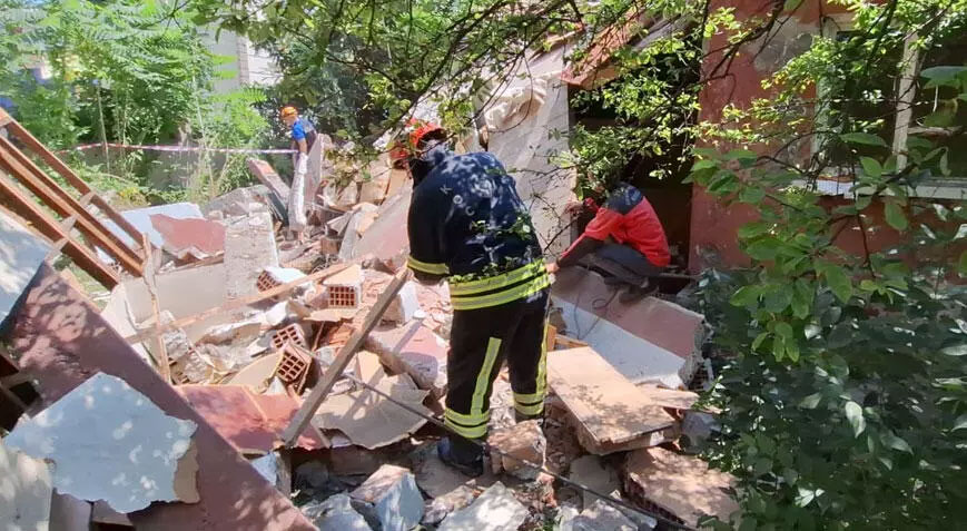 Feci olay! Metruk evde yıkım sırasında sundurma çöktü: 2 ölü