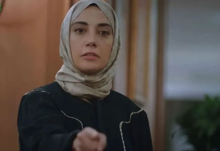 Ünlü oyuncudan aşk paylaşımı! Eşi karşılıksız bırakmadı